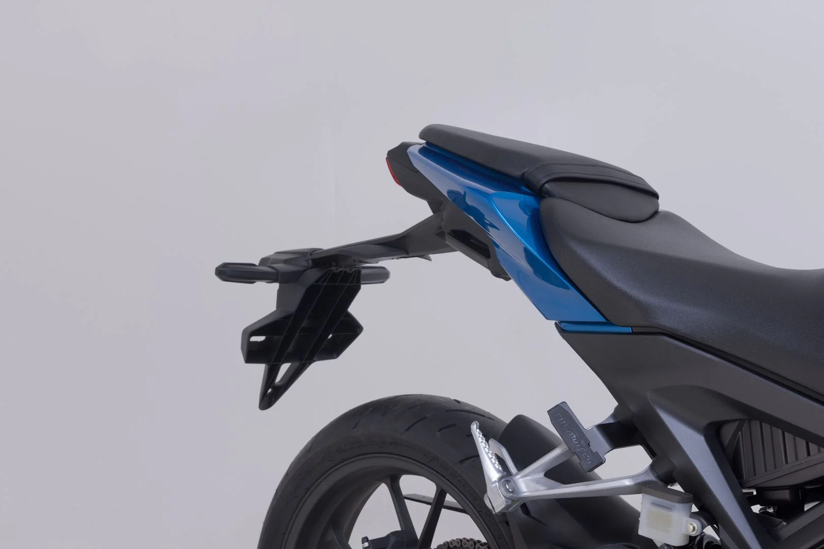 PRO BLAZE H saddlebag set Black. Honda CB125R (17-). - Image 5