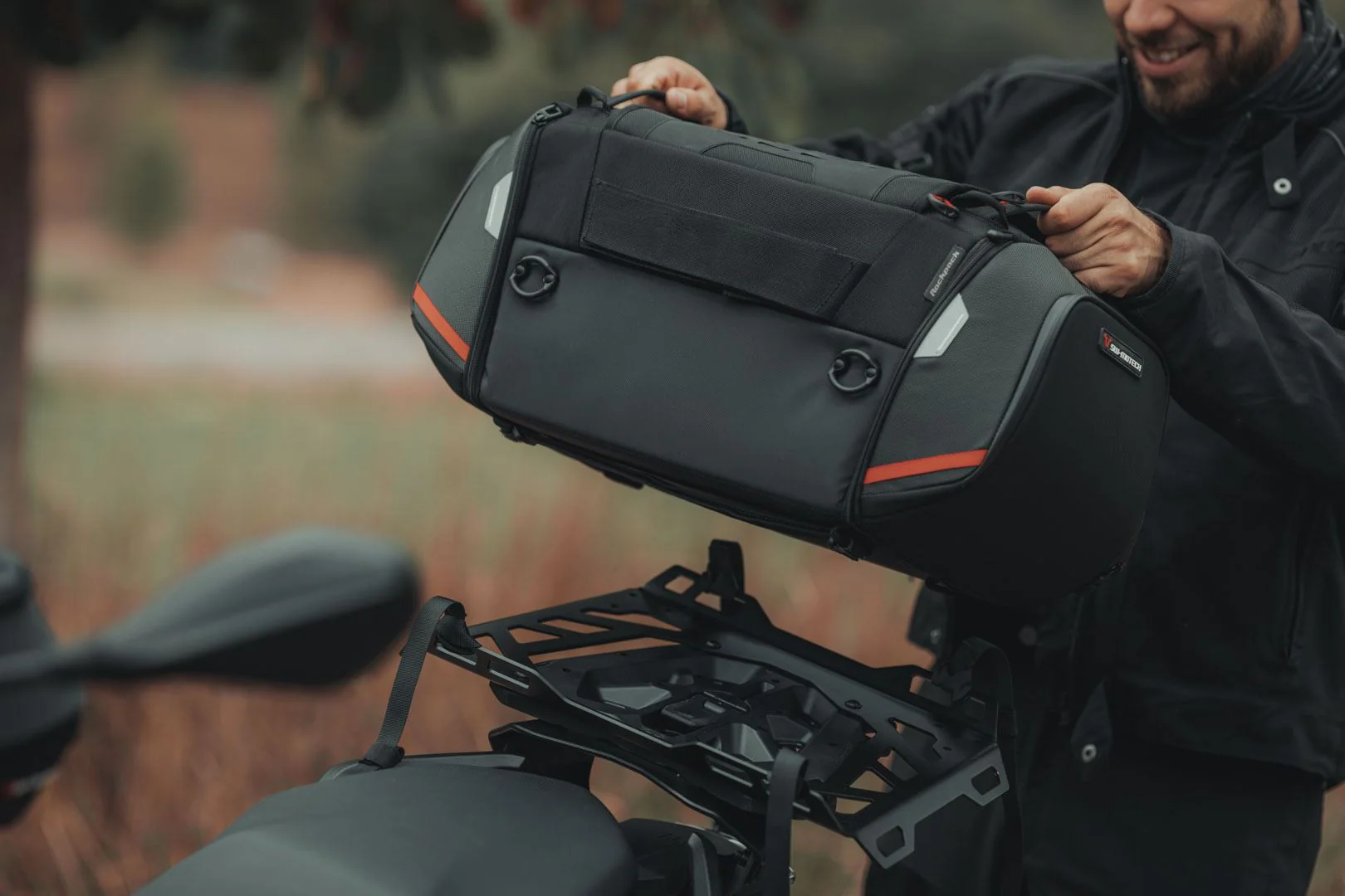 PRO Tail Bag Rackpack 32-42 litre 1680D Ballistic Nylon Black/Anthracite - Image 4