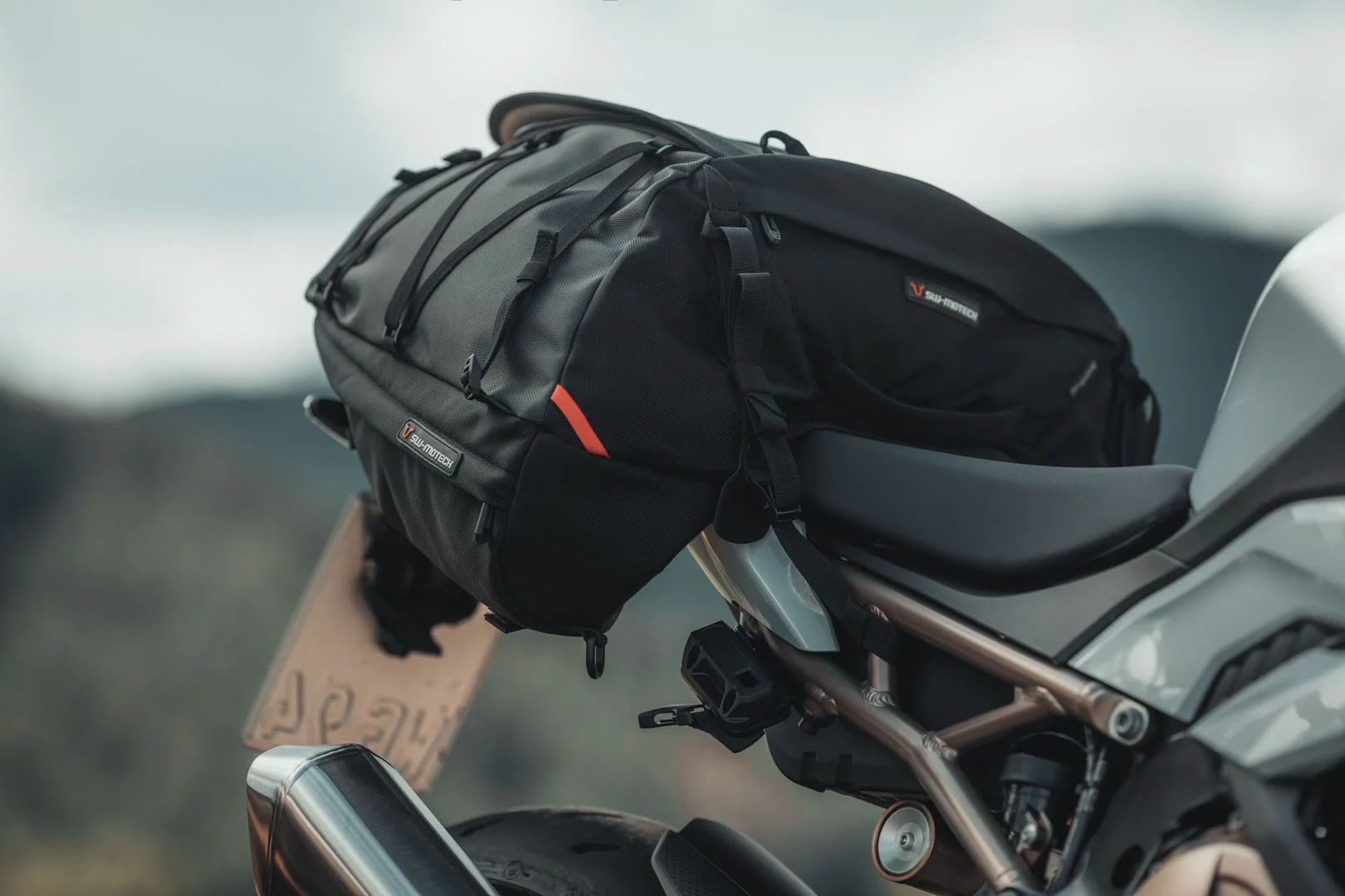 PRO Tail Bag Cargobag 1680D Ballistic Nylon 50 litre Black/Anthracite - Image 3