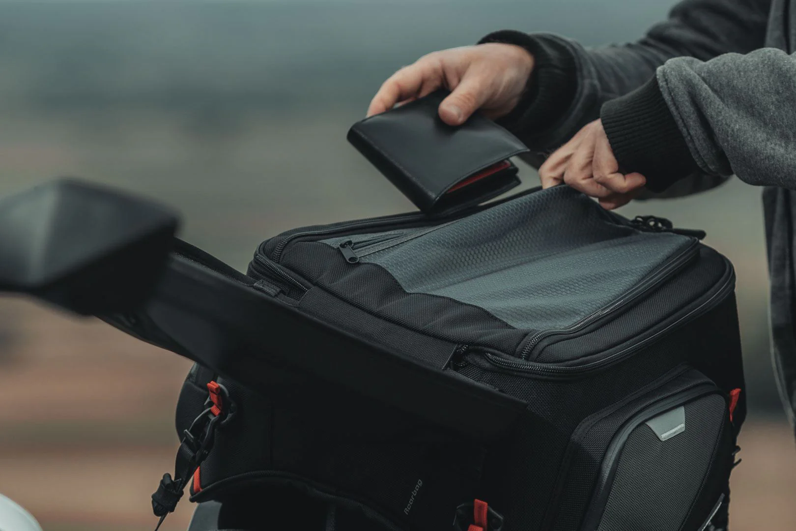 PRO Tail Bag Rearbag 1680D Ballistic Nylon 22-34 litre Black/Anthracite - Image 5