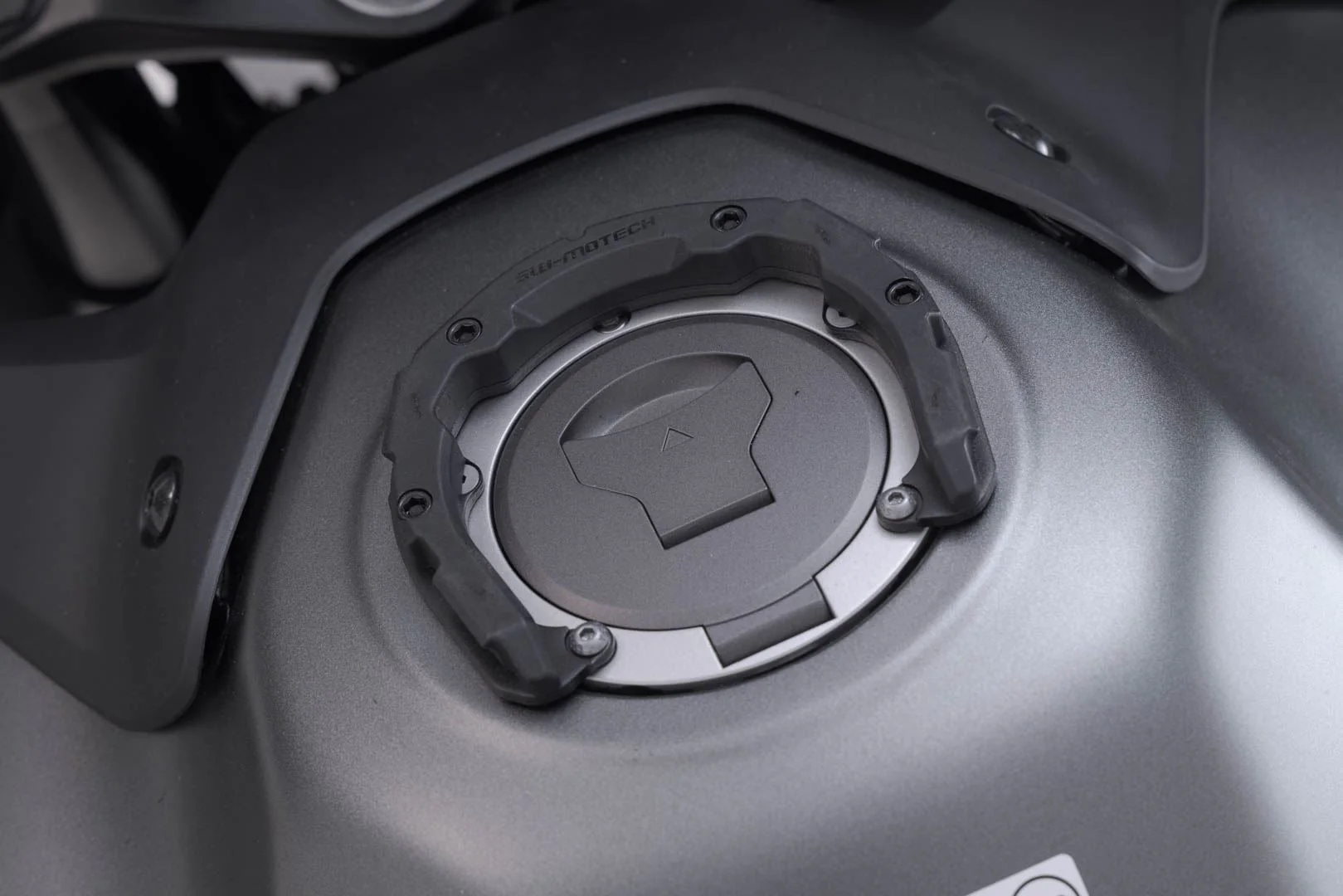 PRO Tank Ring Honda models For tank with 7 screws Black - Image 2