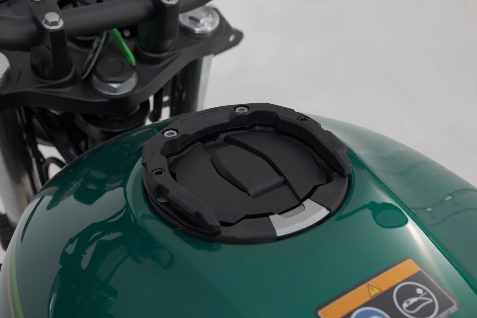 PRO tank ring Kawasaki models (20-) Black - Image 2
