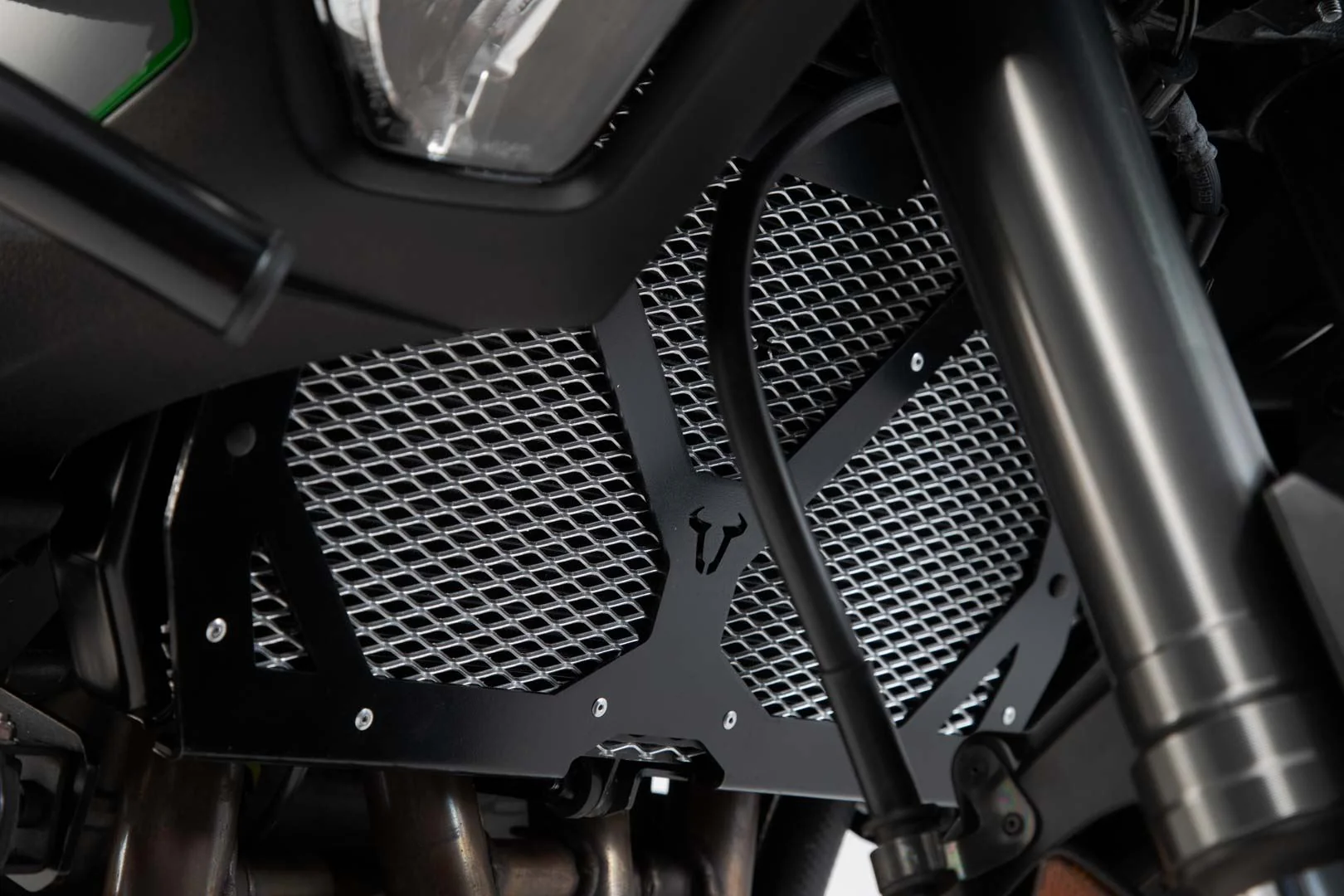 Radiator guard Kawasaki Versys 1000 (18-). Black/Silver