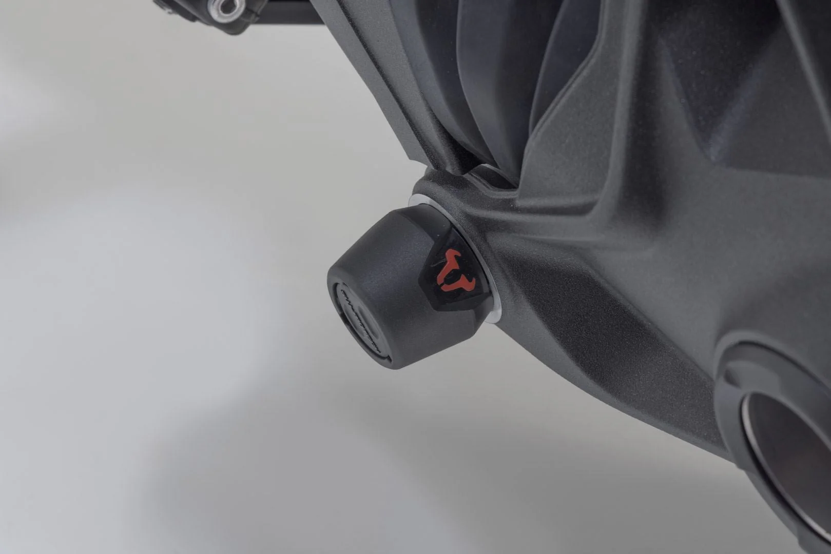 Rear axle crash pad kit R nineT models with single-sided swing arm Black - Image 4