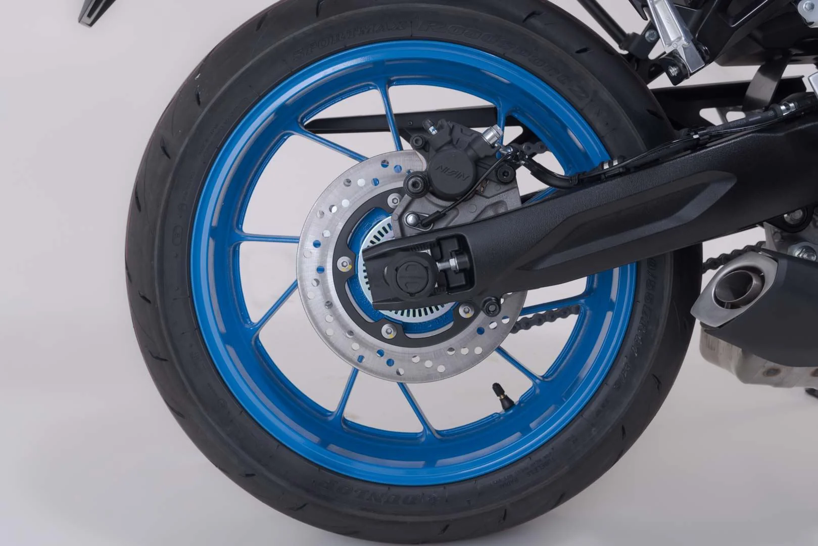 Rear axle crash pad kit Suzuki GSX-8S (22-) Black - Image 2