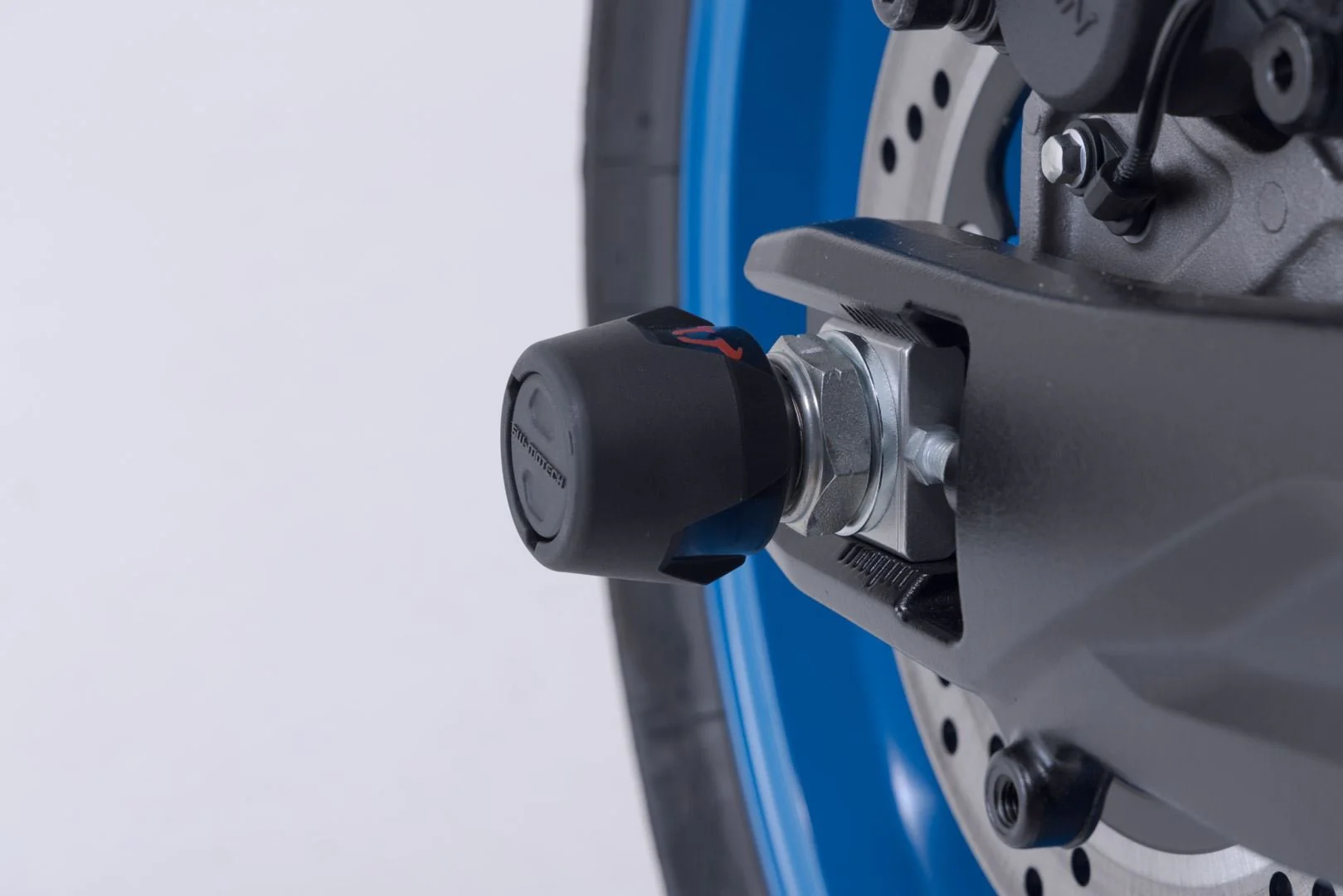Rear axle crash pad kit Suzuki GSX-8S (22-) Black - Image 5