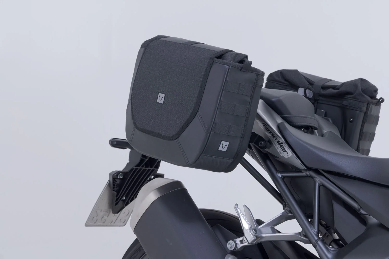 Side Bag WP system V-LOC 16/11 l. Honda CB1000 Hornet (24-). - Image 4