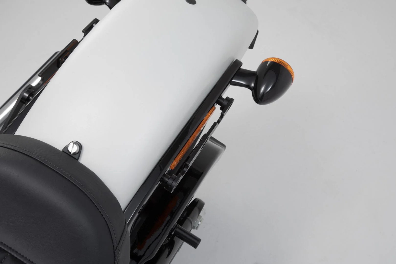 SLH Side Carrier Left Harley-Davidson Softtail Slim (17-) - Image 3
