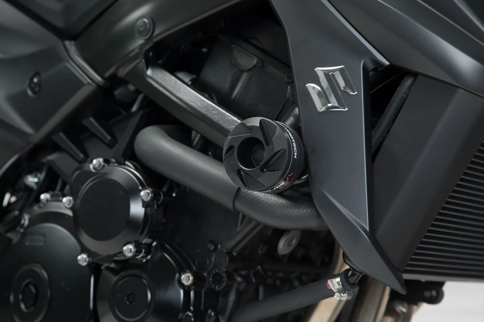 Slider set for frame Black Yamaha MT-03 (16-)/Suzuki GSX-S750 (17-) - Image 3