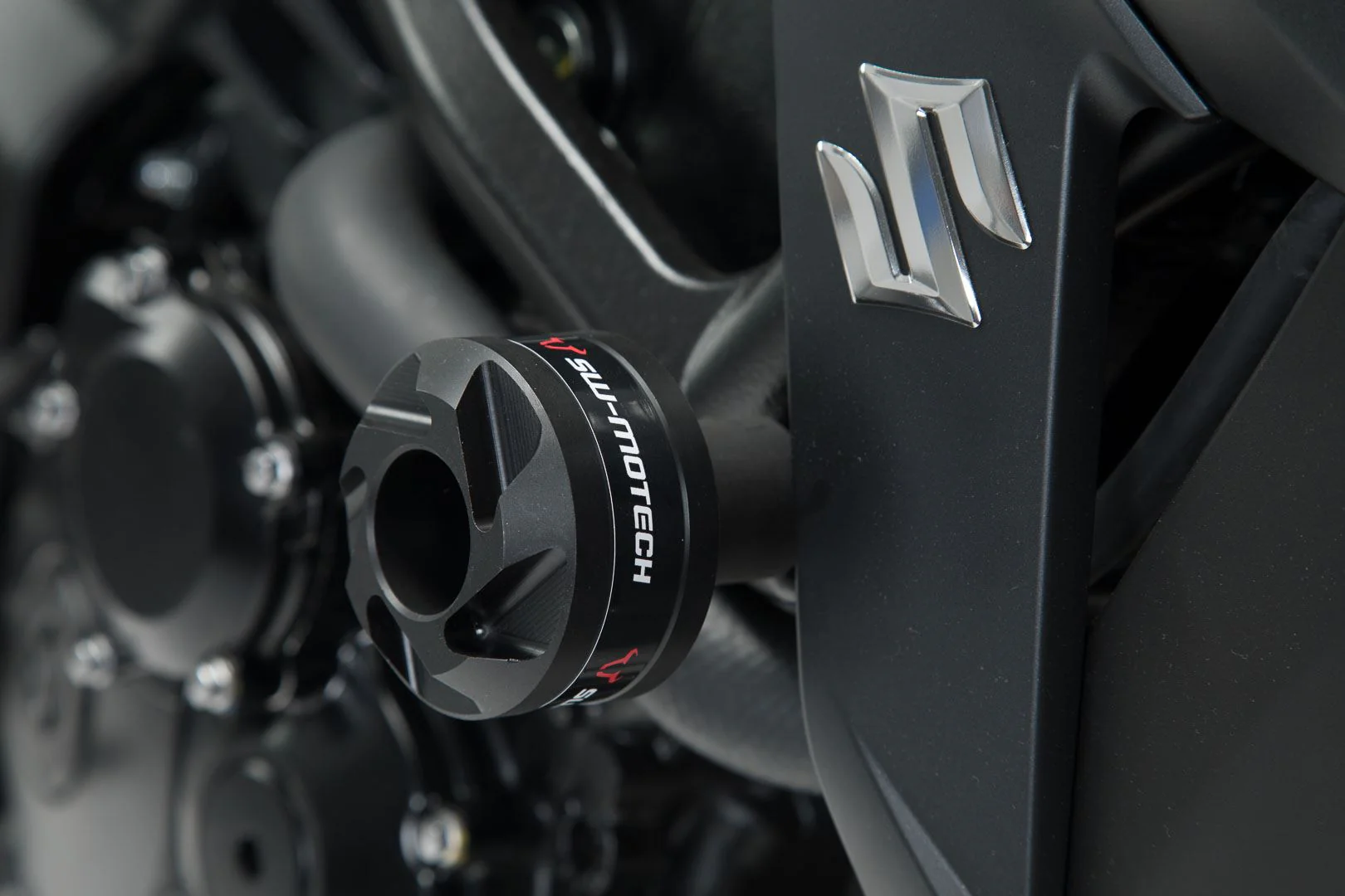 Slider set for frame Black Yamaha MT-03 (16-)/Suzuki GSX-S750 (17-) - Image 4