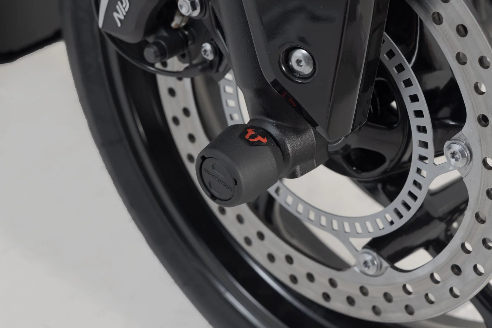 Slider Set for Front Axle Triumph Street Triple/Daytona/Tiger 600/Trident Black - Image 4
