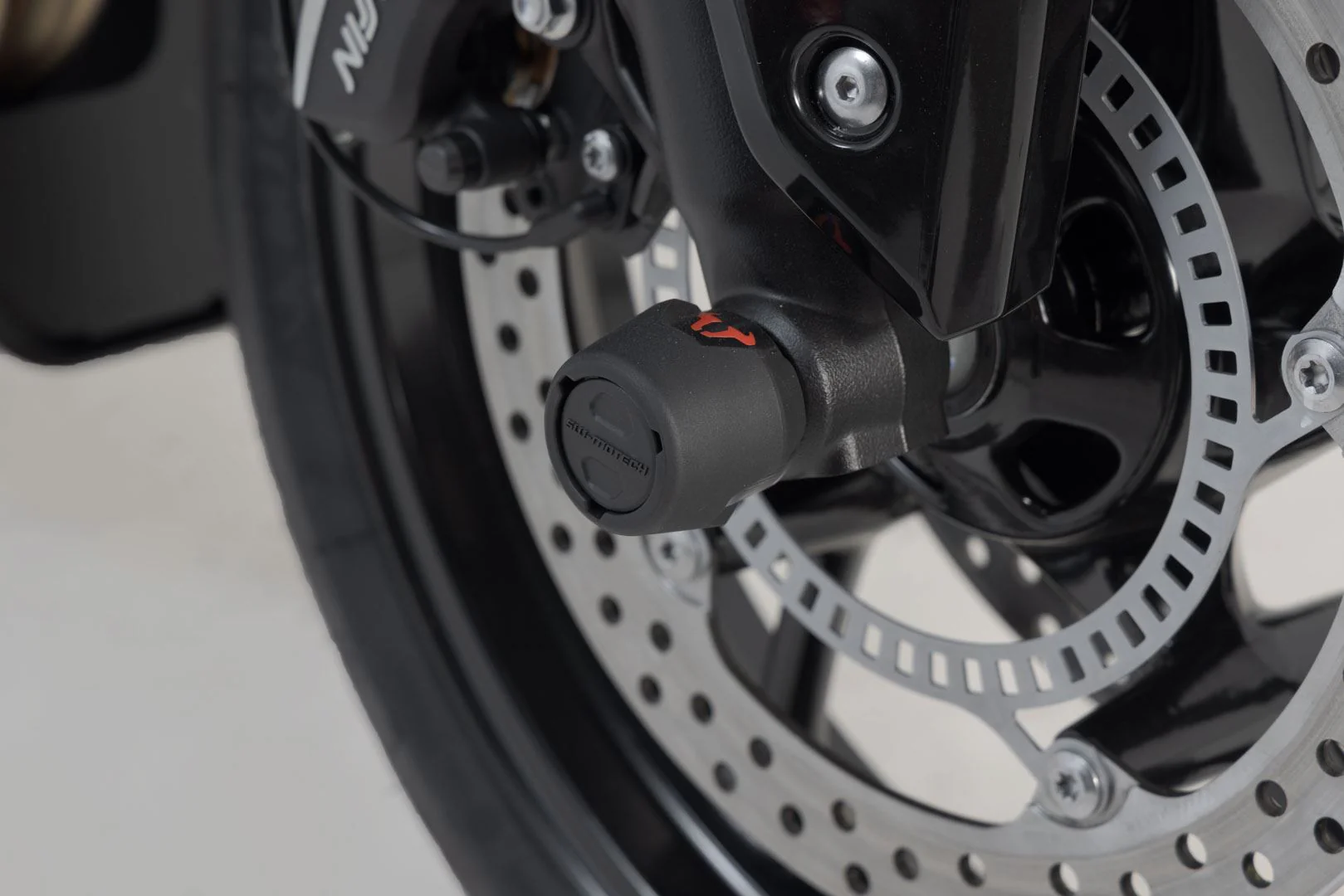 Slider Set for Front Axle Triumph Street Triple/Daytona/Tiger 600/Trident Black - Image 5