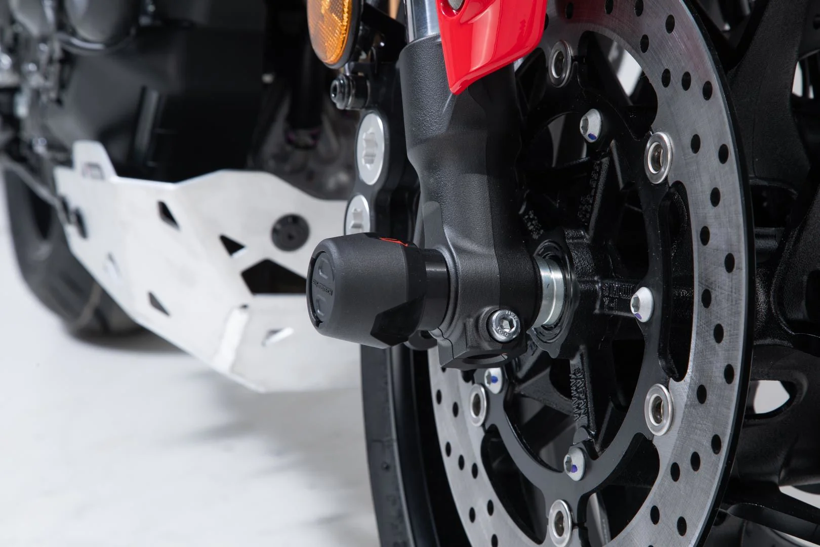 Slider Set for Front Axle Yamaha Tracer 9 (20-) Black - Image 5