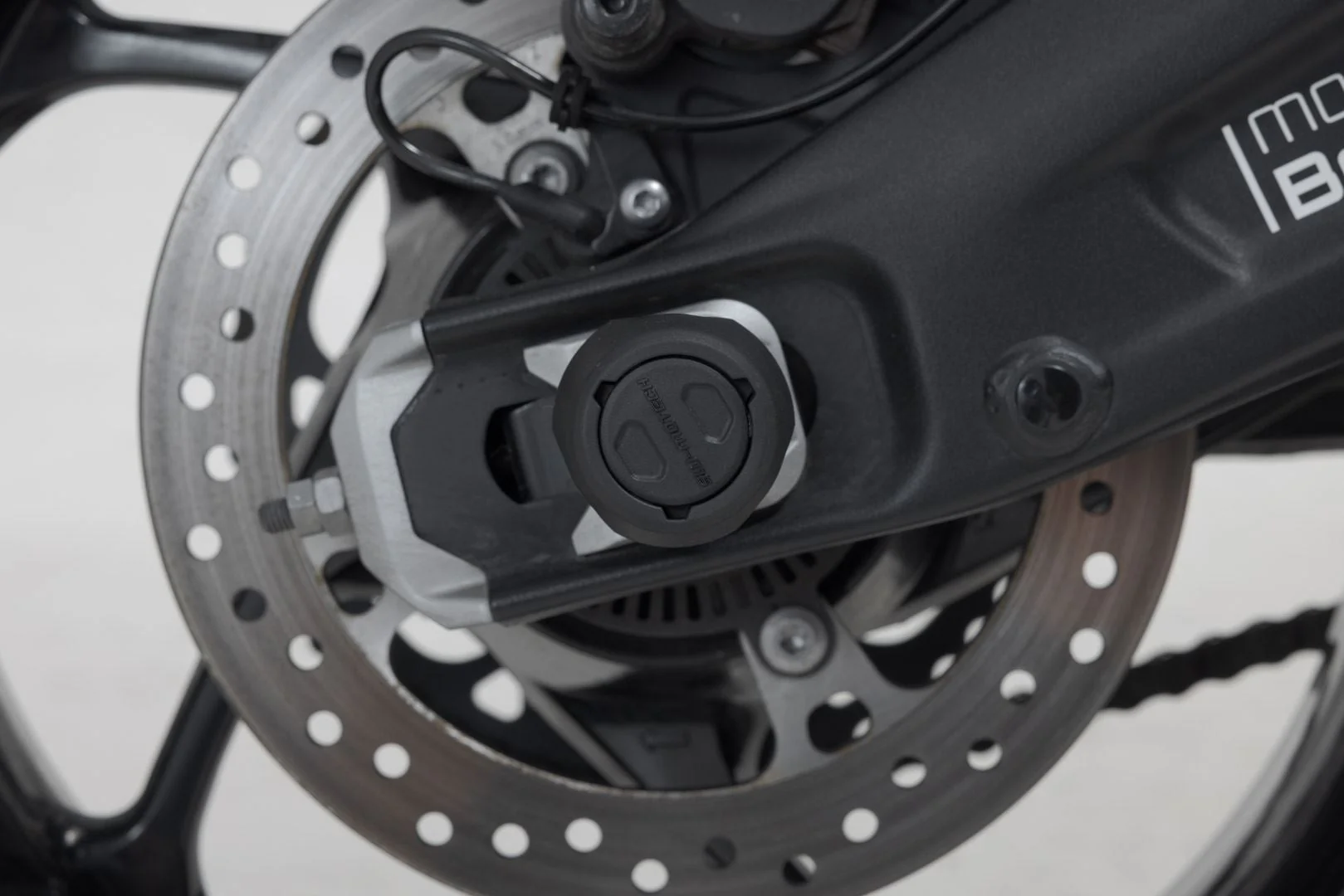 Slider Set for Rear Axle Triumph Trident 660 (21-) Black - Image 3