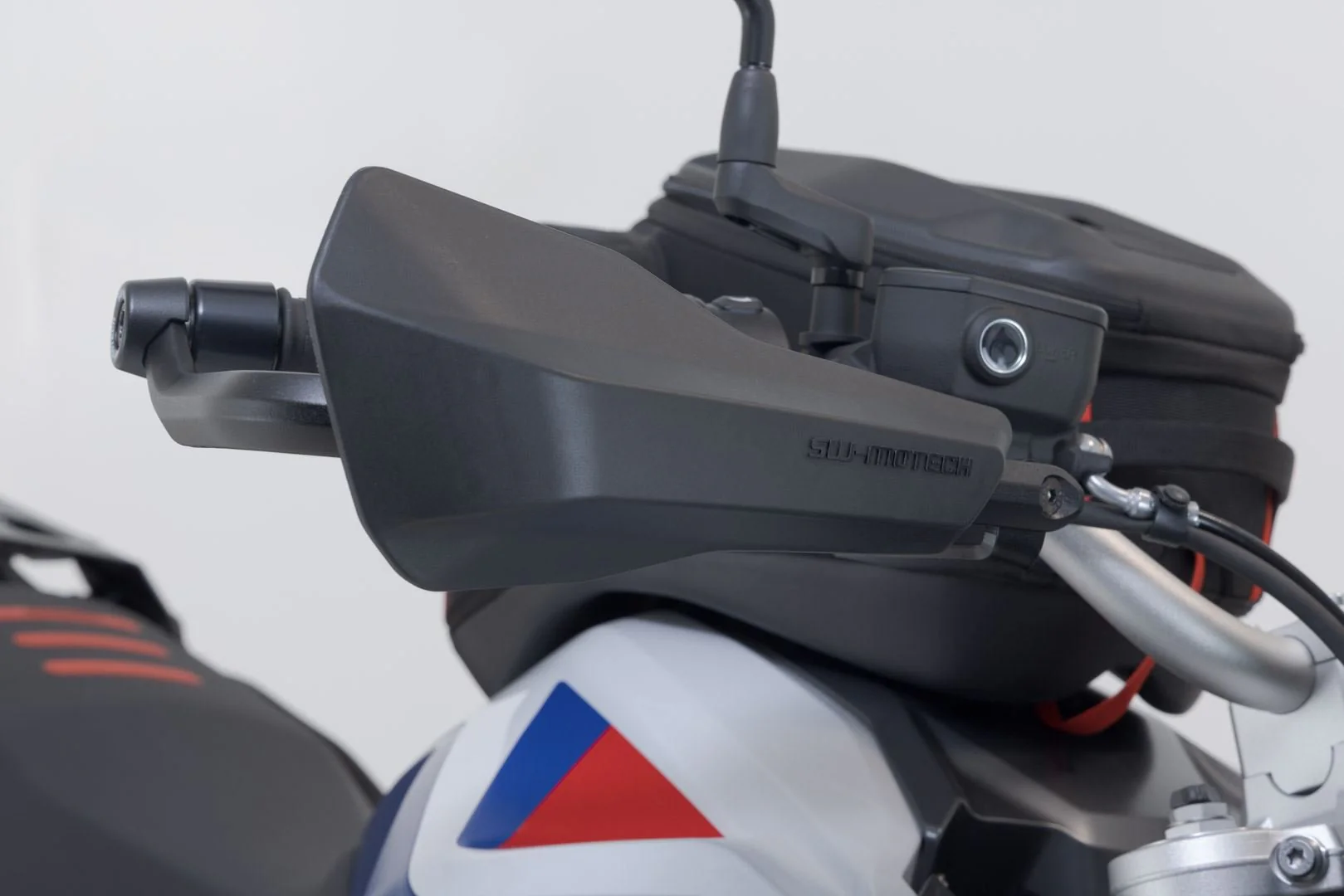 Sport handguard kit Black. R 1250 GS/Adv. (18-) F 800/900 GS (23-). - Image 3