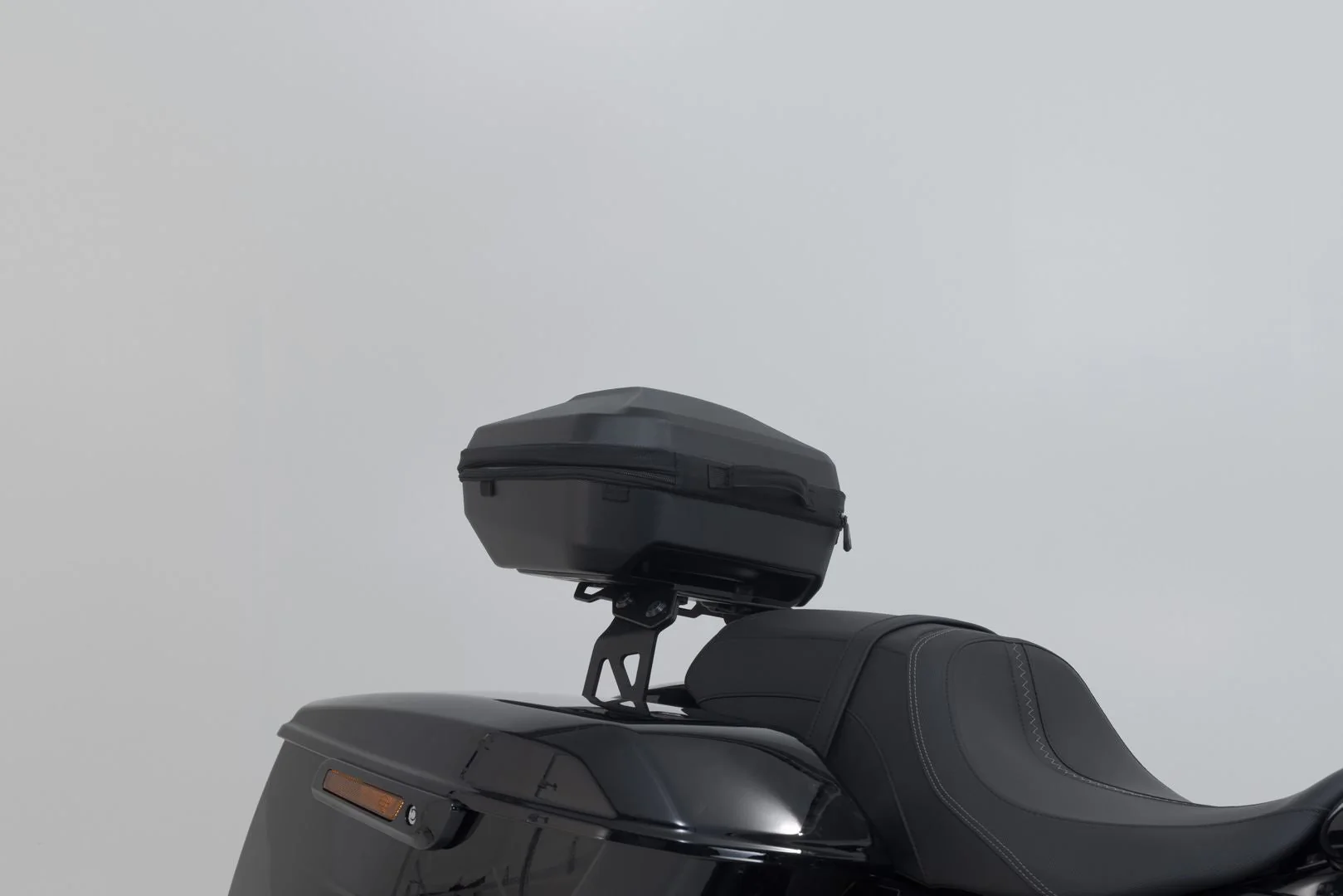 STREET-RACK Black. Harley-Davidson Road Glide (24-). - Image 5