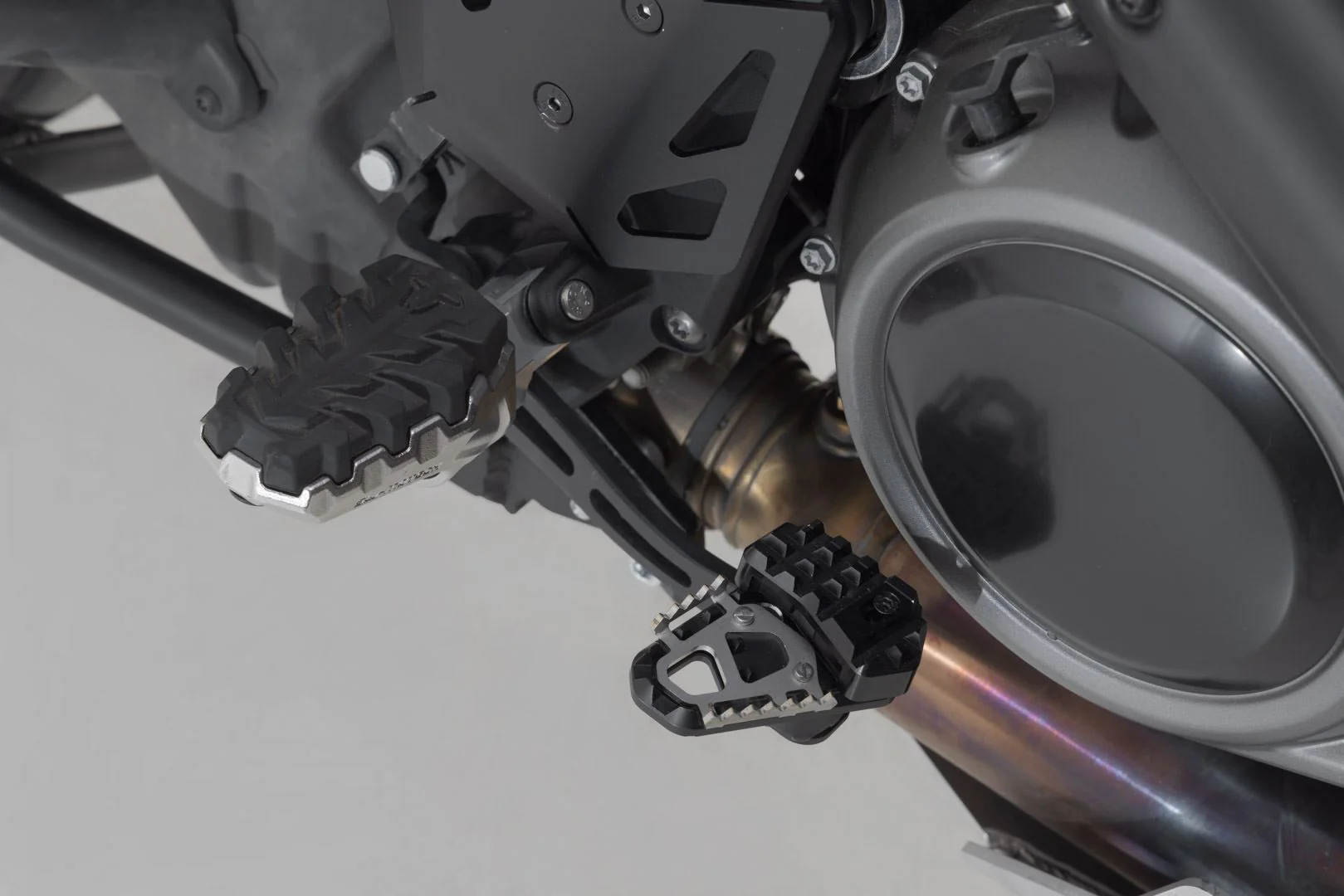 TRAX ADV Aluminium Case System 45/37 litre Kawasaki KLR 650 (08-) Black - Image 5