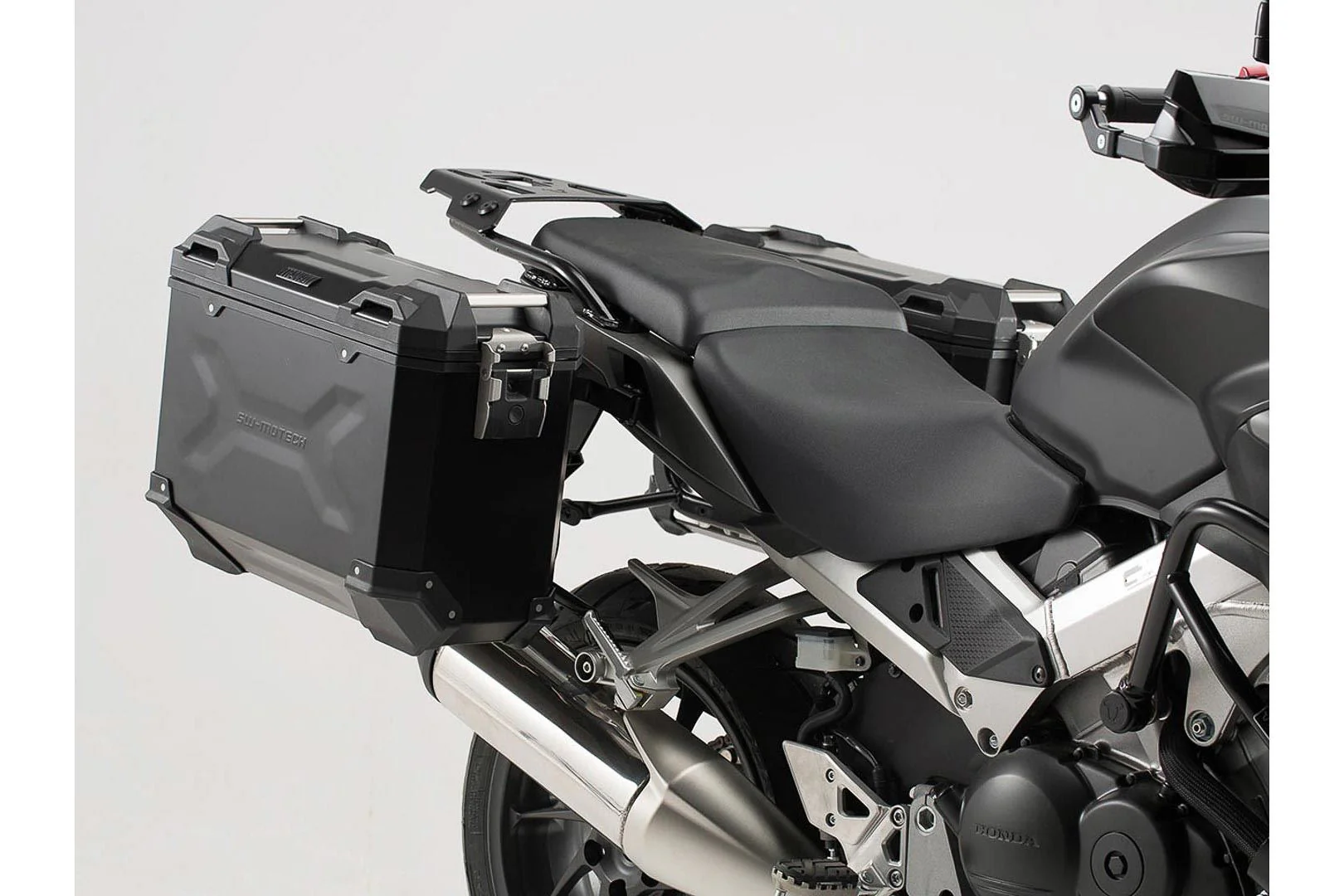 TRAX ADV Aluminium Case System 37/37 litre Honda VFR800X Crossrunner (15-) Black - Image 2