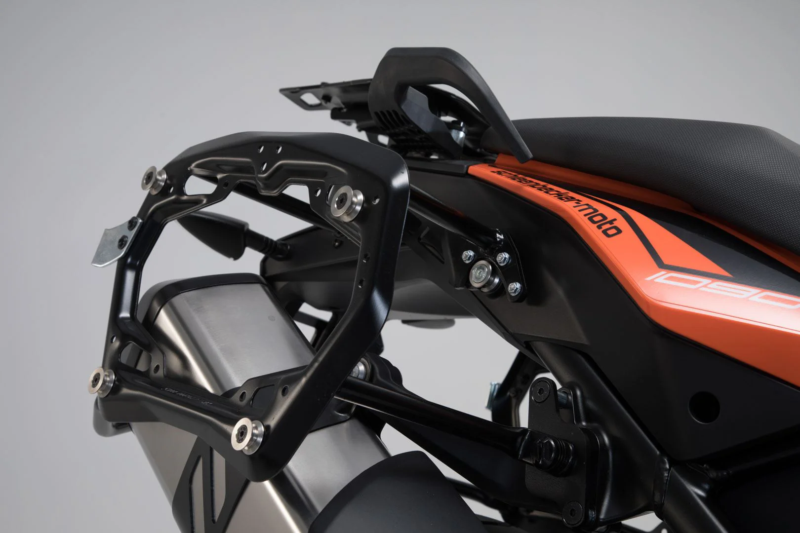 TRAX ADV Aluminium Case System 45/37 litre KTM 1050/1090/1190 Adv,1290 SAdv Black - Image 3