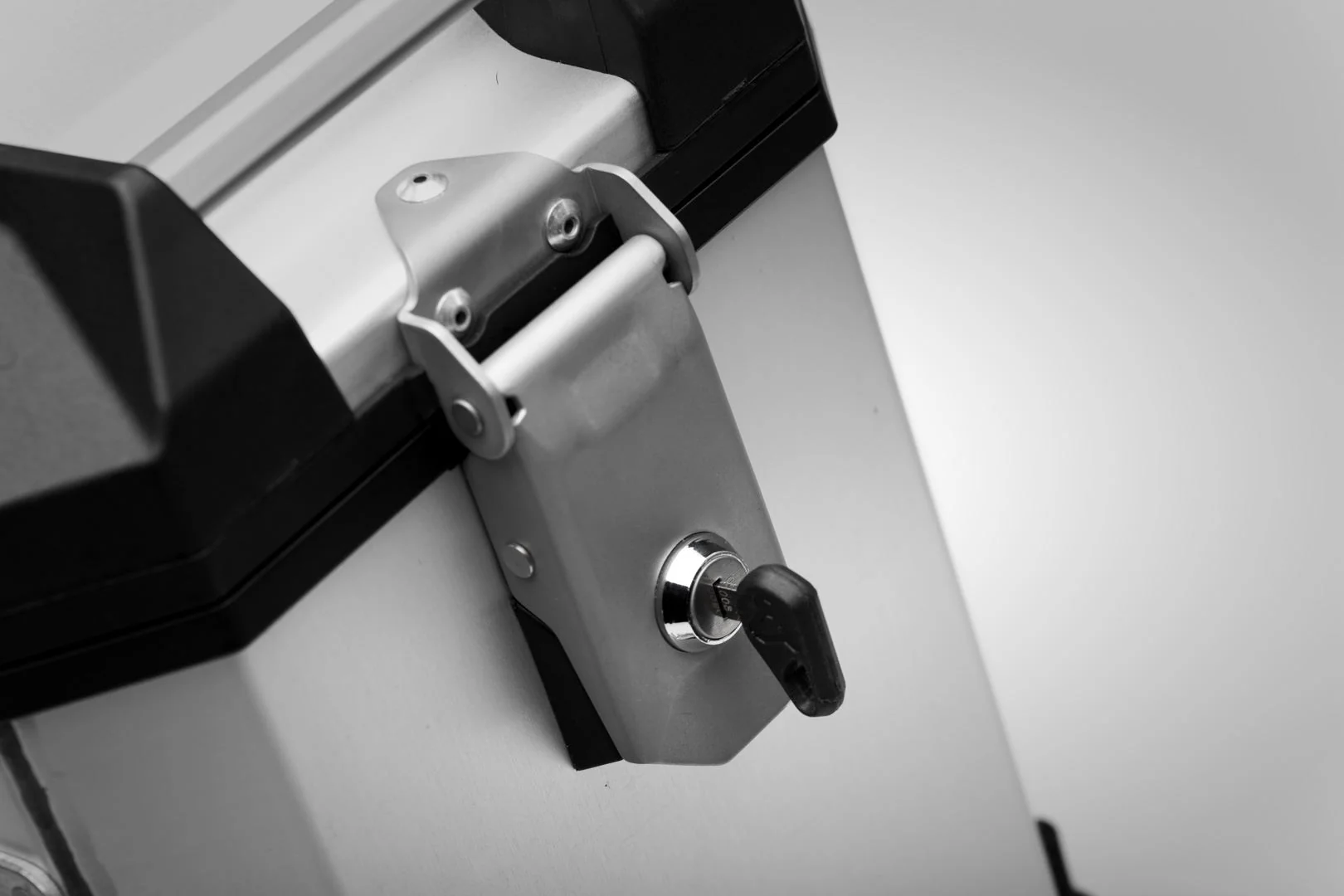 TRAX ADV L Side Case Aluminum 45 litre Left Silver - Image 3