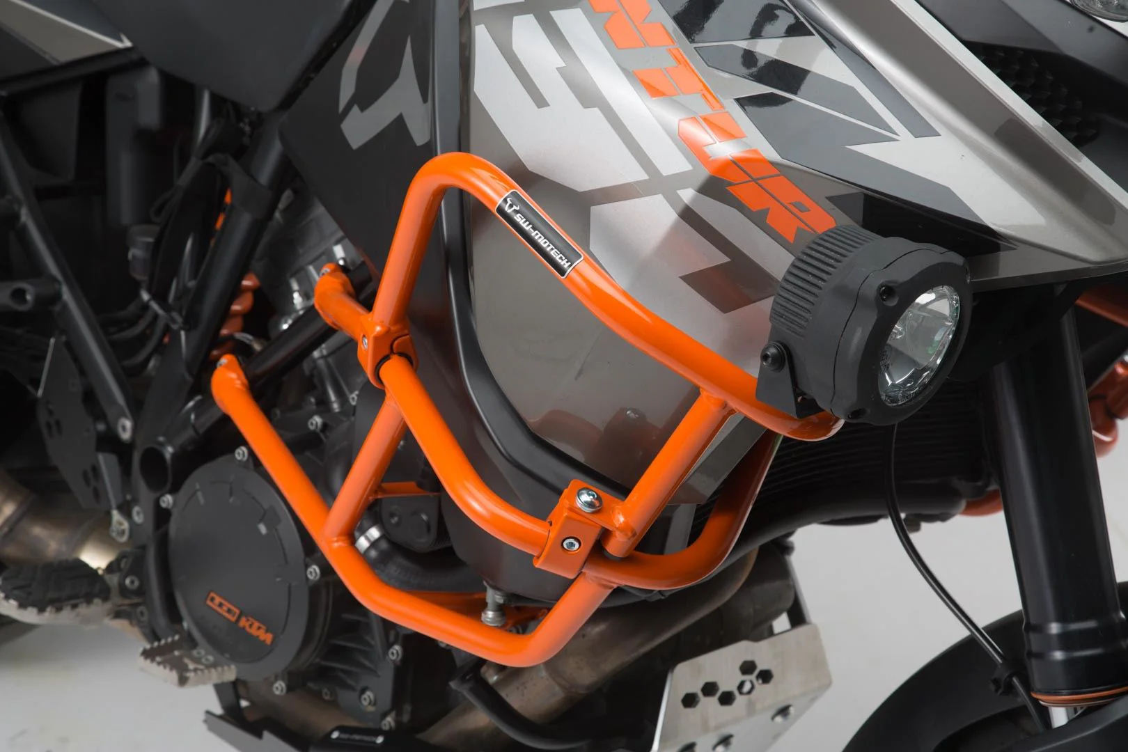 Crash bar KTM 1050 (14-)/ 1190 Adventure/ R (13-) UPPER CRASH BAR for orig KTM crash bar. Orange - Image 2