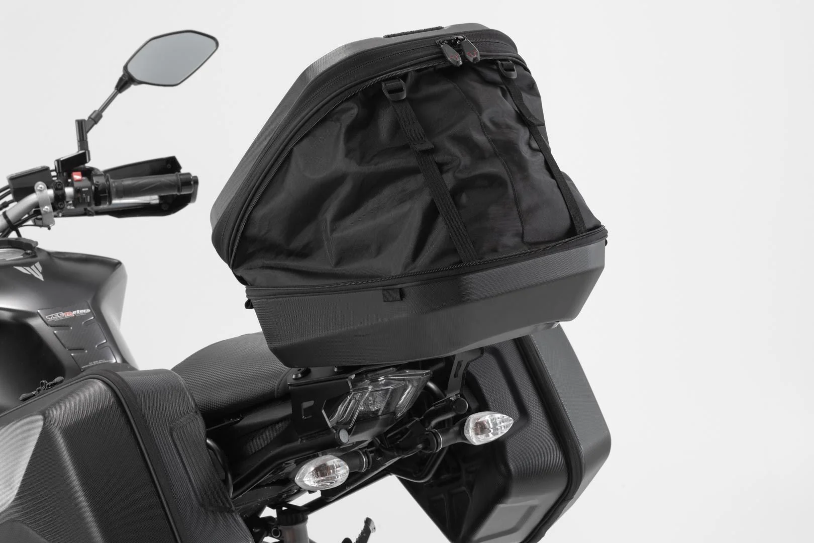 URBAN ABS Top Case 16-29 litre Lashing Option ABS Plastic Black - Image 3